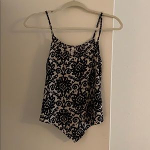boutique brand top - pattern is black & off white